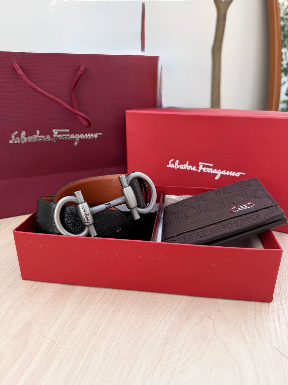 ferragamo Box “ wallet +belt”