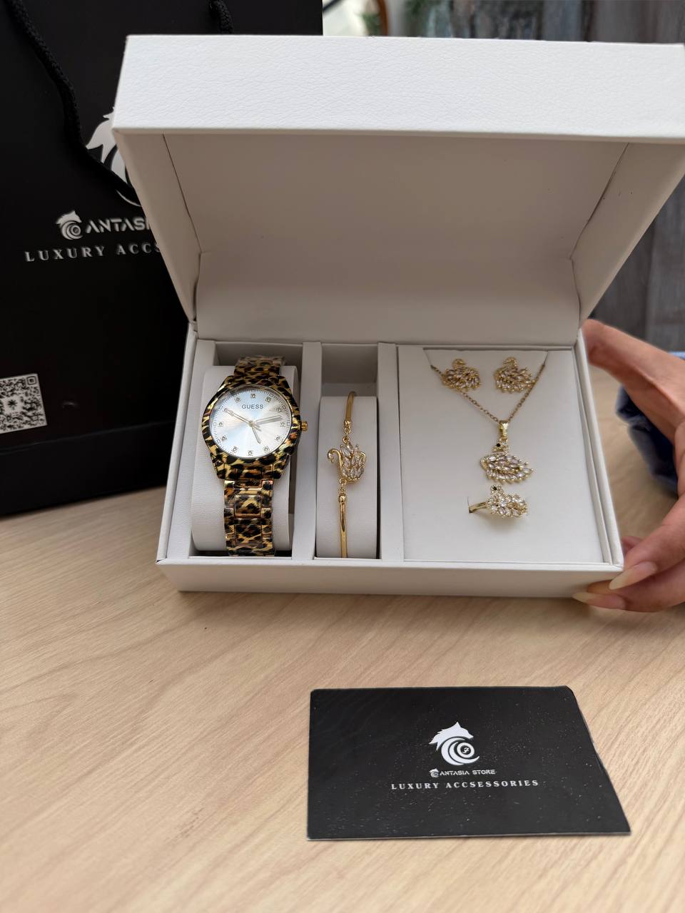Swan White Gift Box