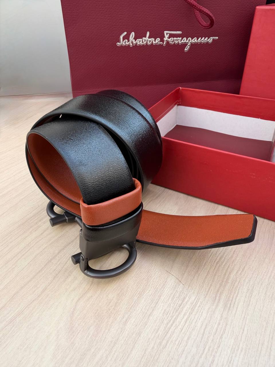 ferragamo Box “ wallet +belt”