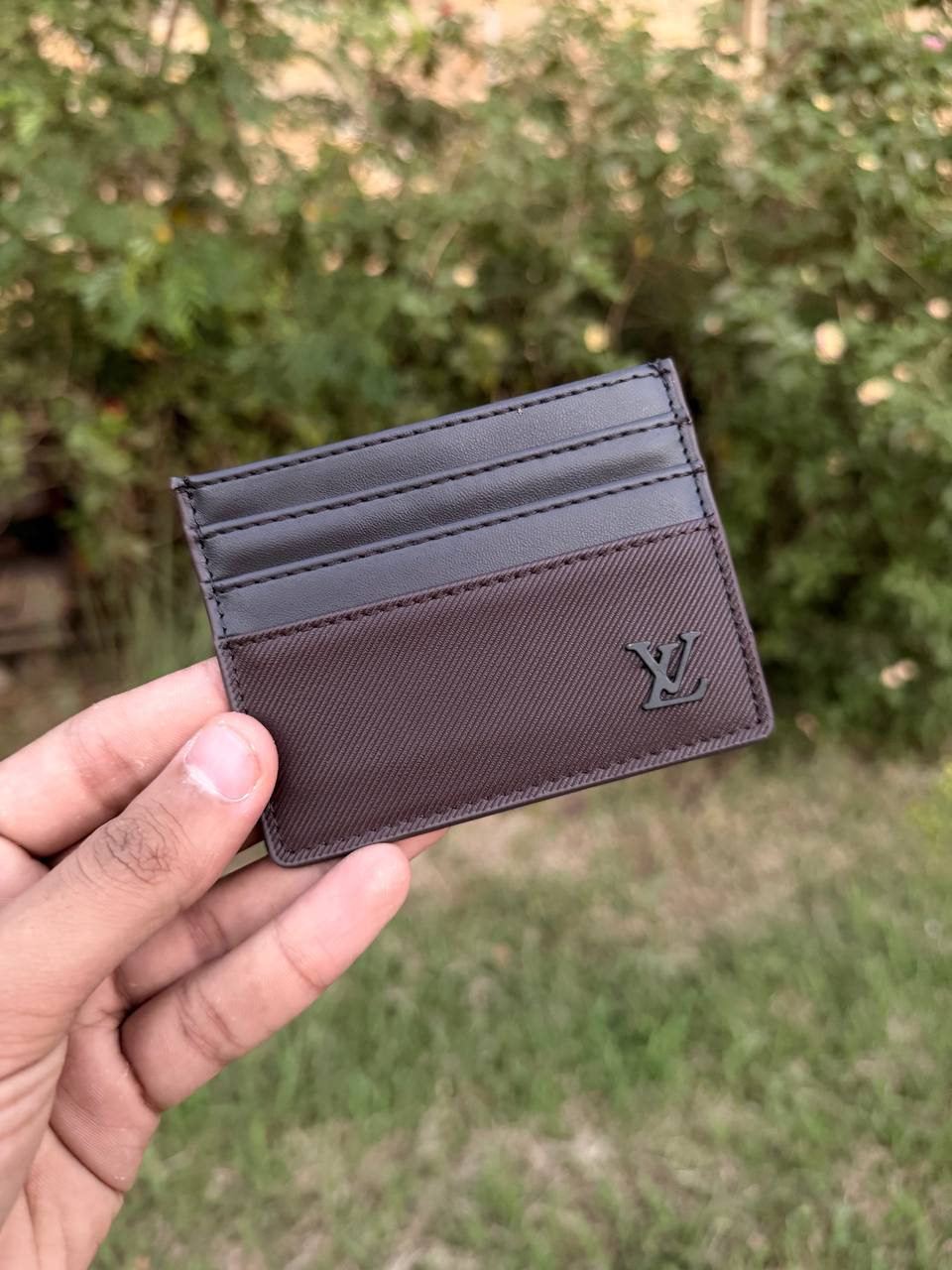 L-v Cardholder design 1