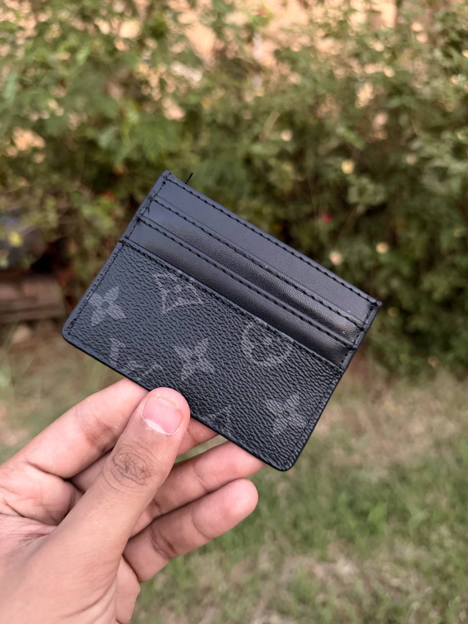 L-v Cardholder Design 2