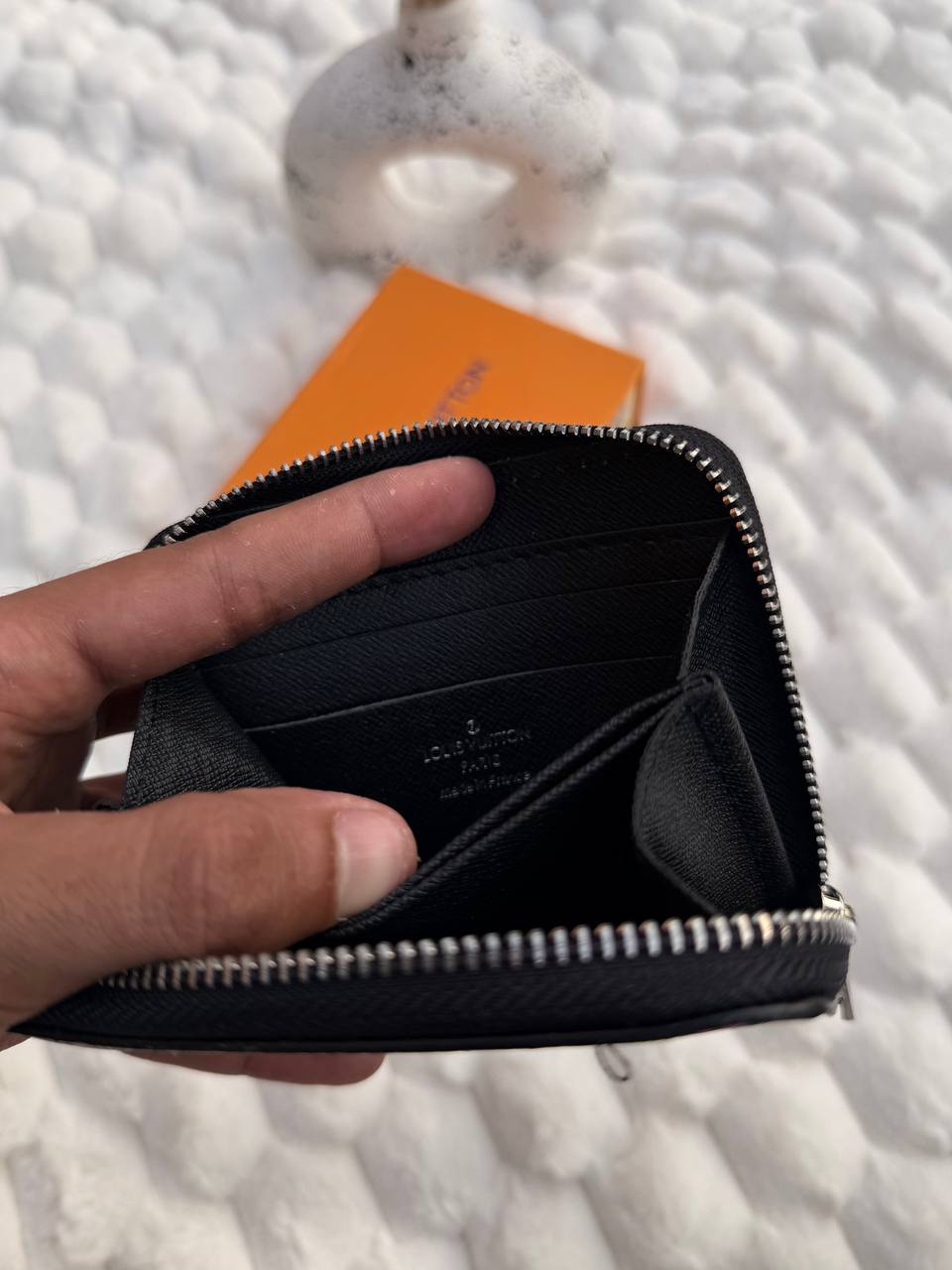 Black L-V Woman Wallet "color"