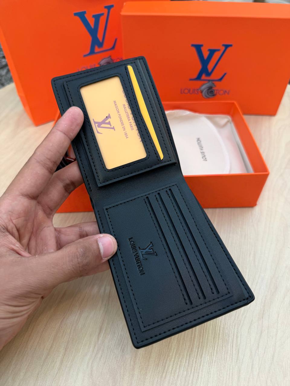 Louis Vuitton Box “ wallet +belt”