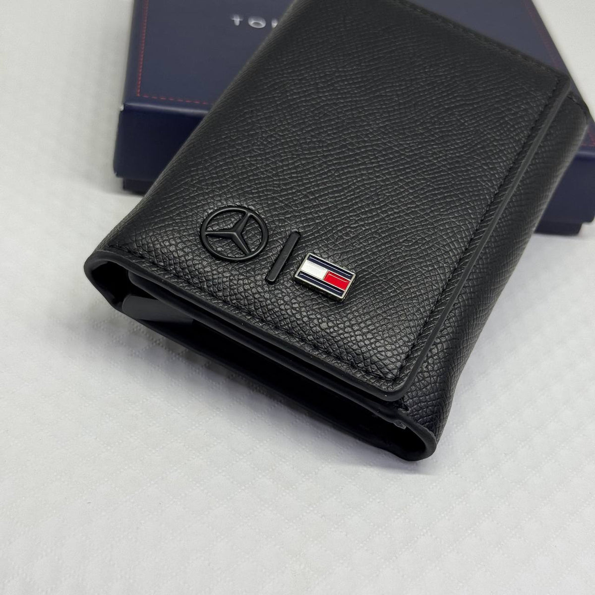Tommy Men's Slim Wallet & Card Holder