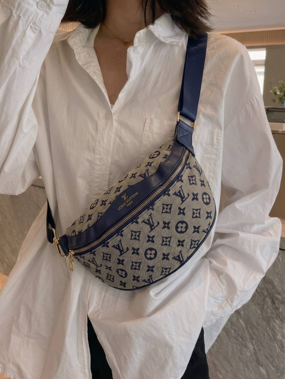 Blue Cross Bag “L-V”