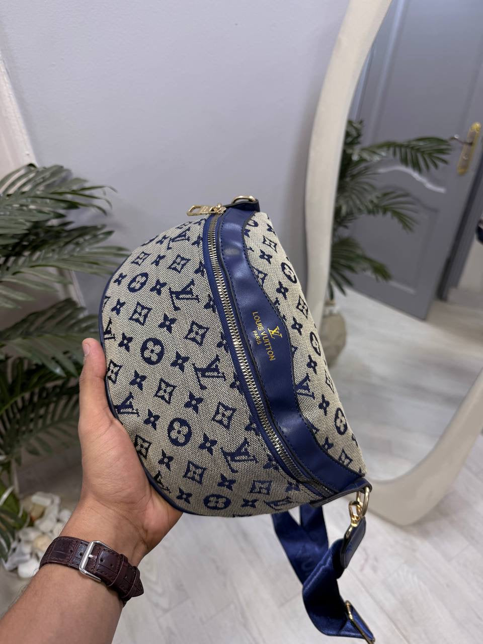 Blue Cross Bag “L-V”