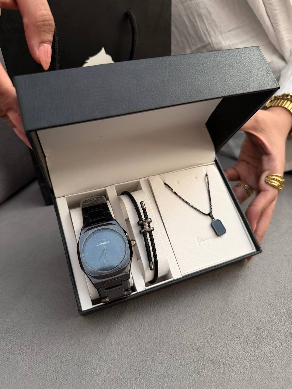 Full Black Gift Box 2