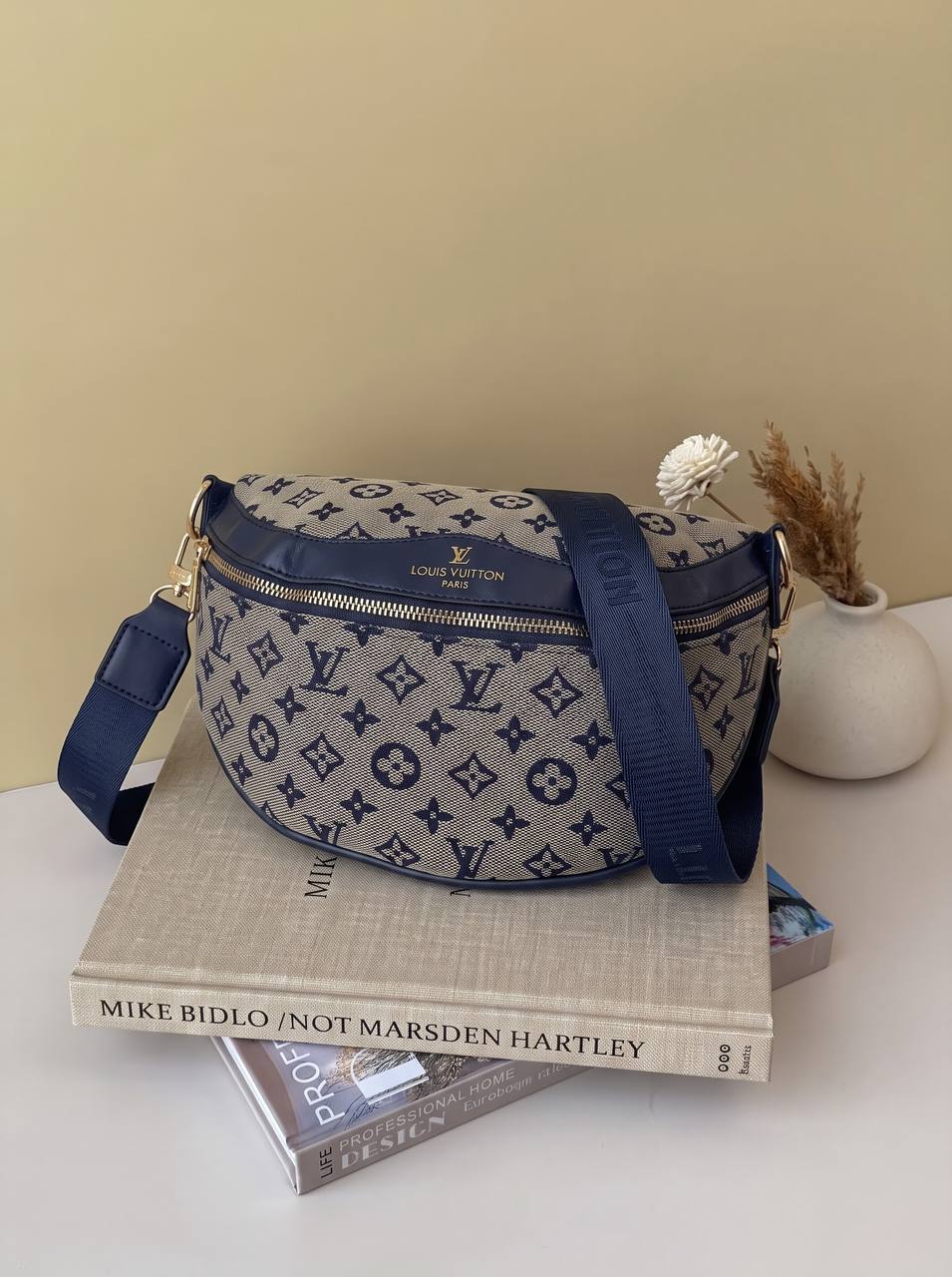 Blue Cross Bag “L-V”