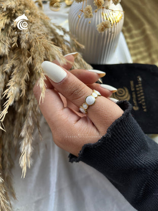 white Ring
