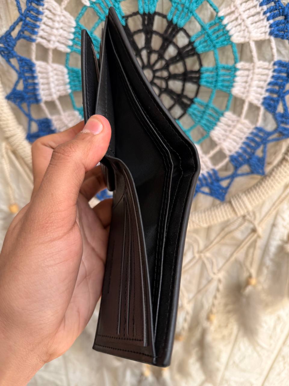 Minimal Tommy Hilfiger wallet