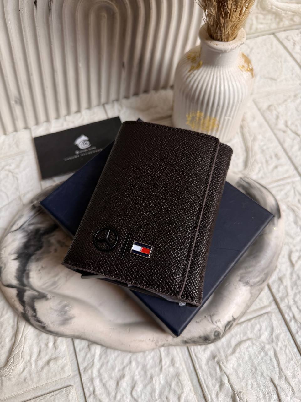 Tommy Men's Slim Wallet & Card Holder