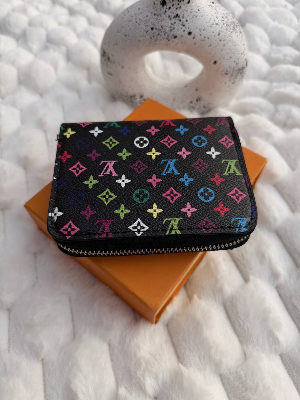 Black L-V Woman Wallet "color"