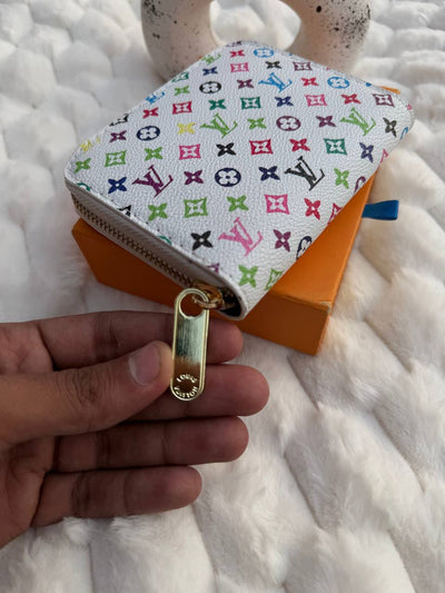 White L-V Woman Wallet "color"