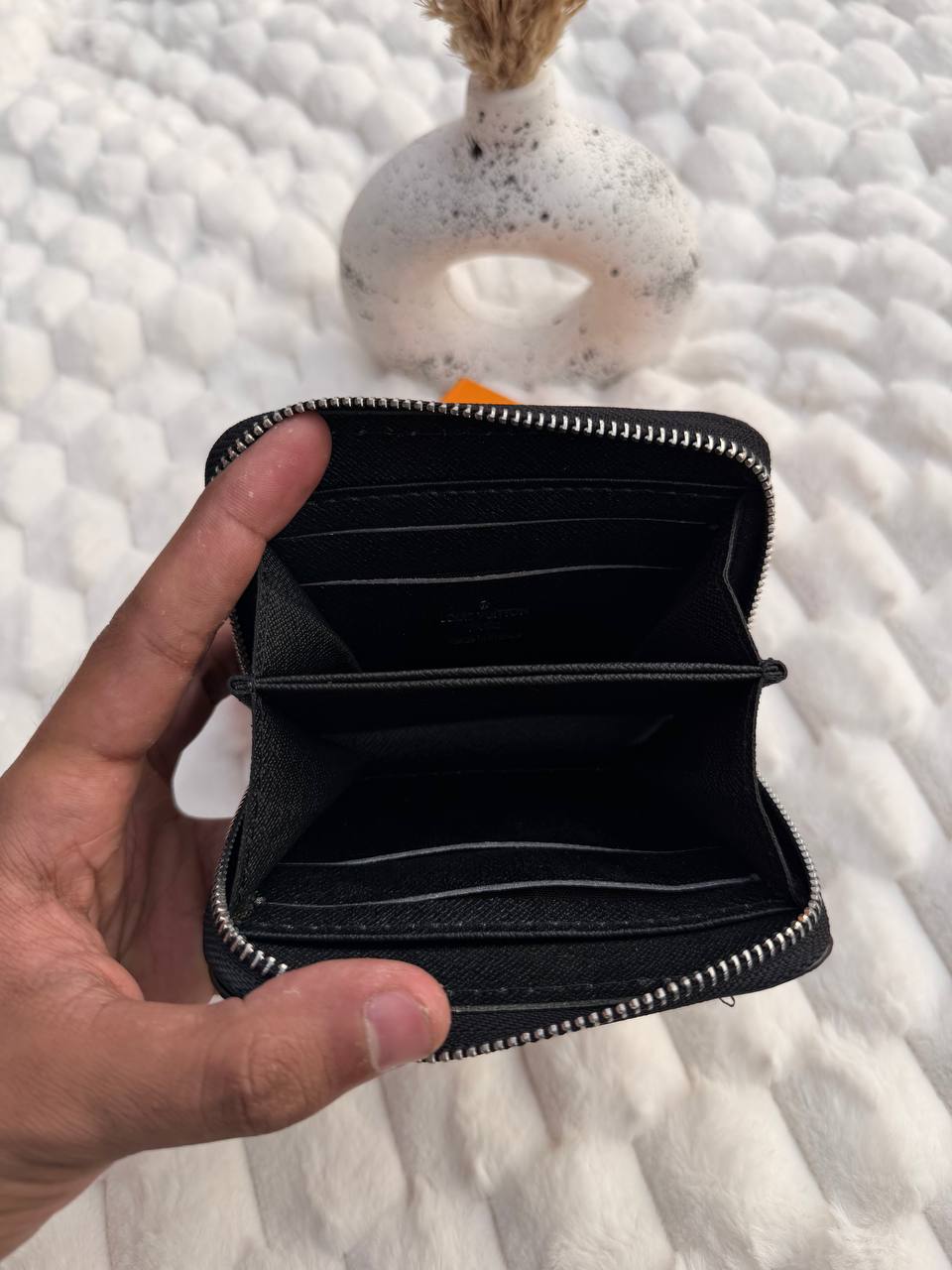 Black L-V Woman Wallet "color"