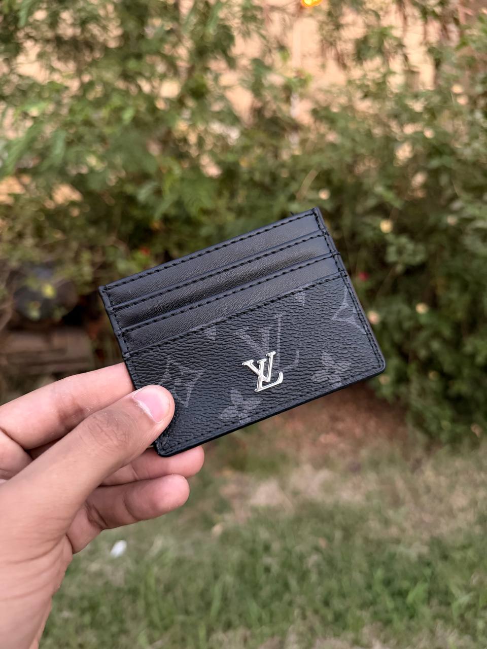 L-v Cardholder Design 2