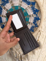 Minimal Tommy Hilfiger wallet