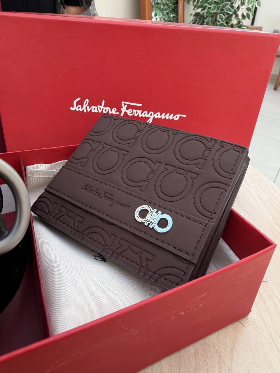 ferragamo Box “ wallet +belt”