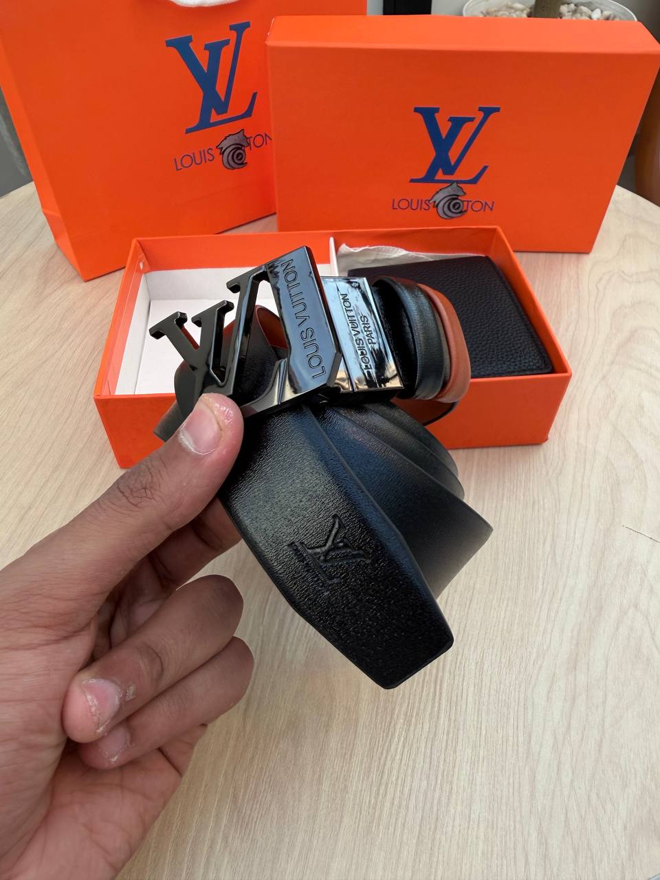 Louis Vuitton Box “ wallet +belt”