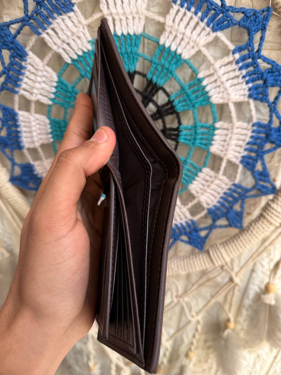 Minimal Tommy Hilfiger wallet