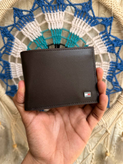 Minimal Tommy Hilfiger wallet